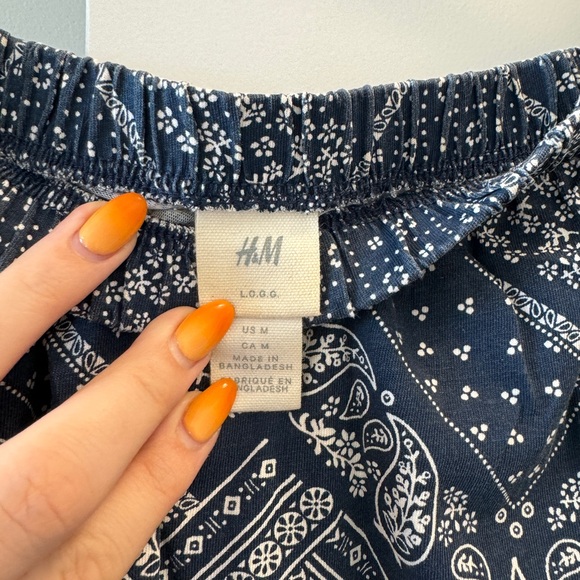 Off-Shoulder Blouse - Picture 3 of 4